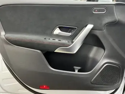 Photo 13 Mercedes Classe A 200 d AMG Line