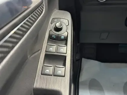 Photo 5 Ford Kuga 2.5 Duratec 180ch Hybrid FlexiFuel ST-Line Powershift