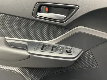 Photo 10 Toyota C-HR 1.8 Hybride 122 Dynamic Business