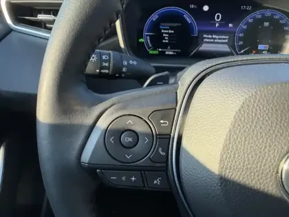 Photo 13 Toyota Corolla Hybride 196h Design Confort