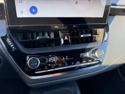 Photo 14 Toyota Corolla Hybride 196h Design Confort