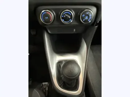 Photo 12 Toyota Yaris 70 VVT-i Design NG VVT I