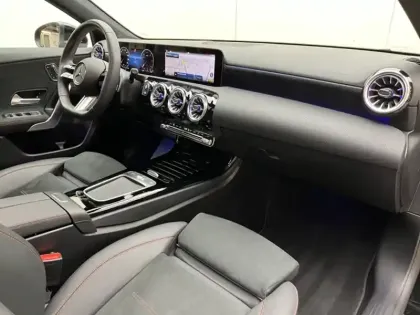 Photo 16 Mercedes Classe A 200 d AMG Line