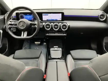 Photo 10 Mercedes Classe A 200 d AMG Line