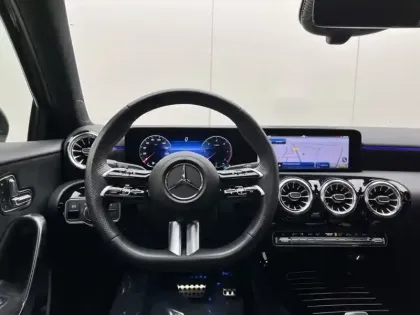 Photo 17 Mercedes Classe A 200 d AMG Line