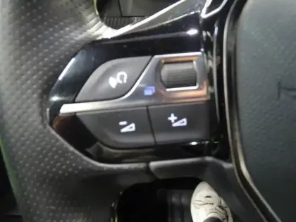 Photo 14 Peugeot 2008  e- 136ch GT