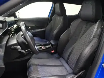 Photo 10 Peugeot 2008  e- 136ch GT