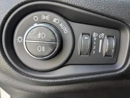 Photo 8 Jeep Renegade  1.6 MultiJet 120ch Brooklyn Edition BVR6