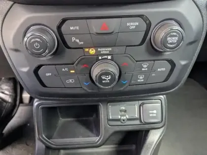 Photo 12 Jeep Renegade  1.6 MultiJet 120ch Brooklyn Edition BVR6