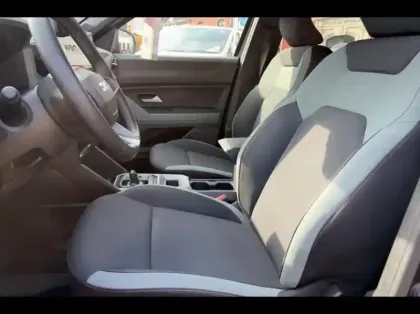 Photo 9 Dacia Duster  1.6 hybrid 140ch Extreme