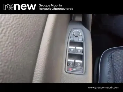 Photo 12 Renault Captur  1.6 E-Tech hybride 145ch Intens -21