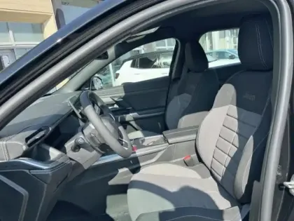 Photo 8 Jeep Compass  1.2 Turbo T3 145ch e-Hybrid First Edition BVR6