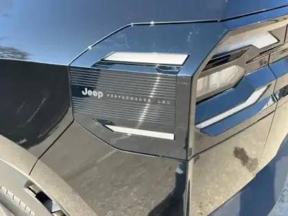 Photo 12 Jeep Compass  1.2 Turbo T3 145ch e-Hybrid First Edition BVR6