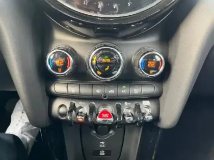 Photo 12 Mini Mini  Cooper 136ch  Edition Camden BVA7