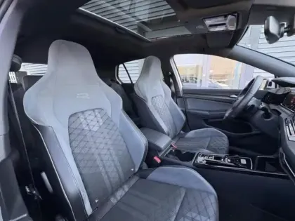 Photo 8 Volkswagen Golf  2.0 TDI SCR 150ch R-Line DSG7