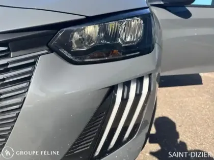 Photo 11 Peugeot 208  1.2 Hybrid 110ch Allure e-DCS6