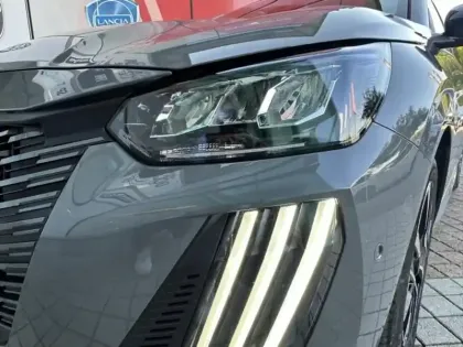 Photo 7 Peugeot 208  1.2 Hybrid 110ch Allure e-DCS6