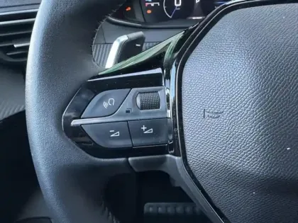 Photo 14 Peugeot 208  1.2 Hybrid 110ch Allure e-DCS6