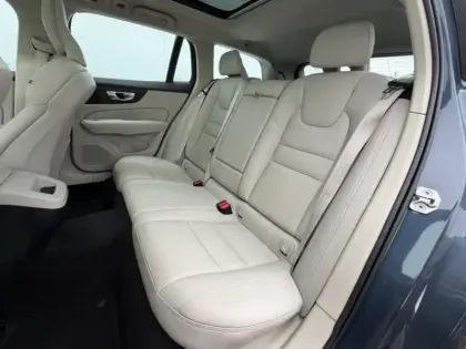 Photo 8 Volvo V60  Cross Country B4 AWD 197ch Pro Geartronic