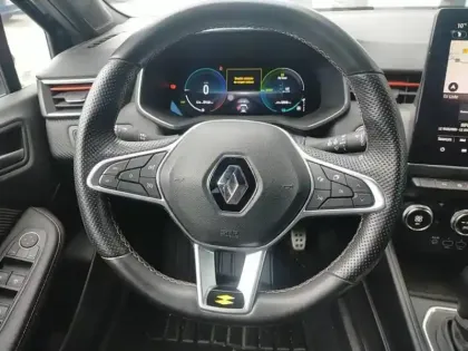 Photo 8 Renault Clio  1.6 E-Tech hybride 145ch RS Line