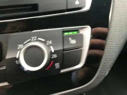 Photo 8 BMW Serie 1 Série 1 116i 109ch Lounge 5p