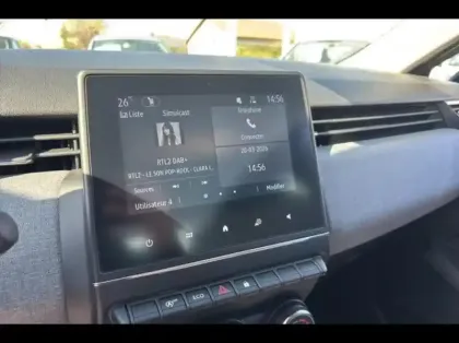 Photo 13 Renault Clio  1.5 dCi 100ch Evolution - 25