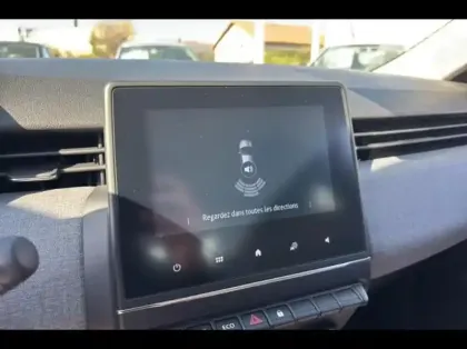 Photo 14 Renault Clio  1.5 dCi 100ch Evolution - 25