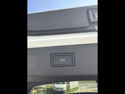 Photo 13 Volkswagen T-roc  1.5 eTSI 150ch R-Line DSG7