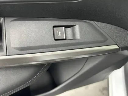 Photo 82 Peugeot 3008  Hybrid 145 e-DCS6