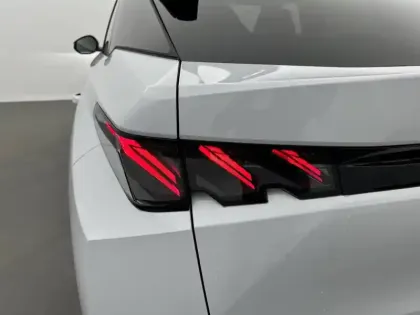 Photo 80 Peugeot 3008  Hybrid 145 e-DCS6