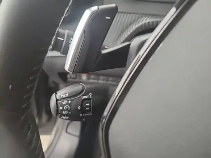 Photo 40 Peugeot 208  PureTech 100 S&S EAT8