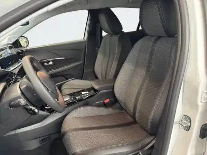 Photo 39 Peugeot 208  Electrique 54 kWh 156ch