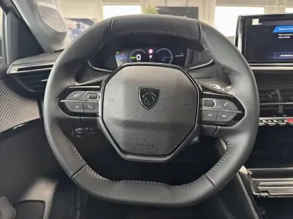 Photo 37 Peugeot 208  Electrique 54 kWh 156ch