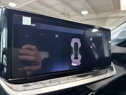 Photo 81 Peugeot 208  Electrique 54 kWh 156ch