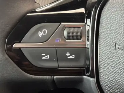 Photo 47 Peugeot 208  Electrique 54 kWh 156ch