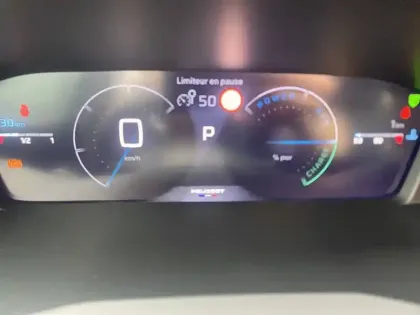 Photo 39 Peugeot 2008  Hybrid 145 e-DCS6