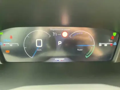 Photo 38 Peugeot 2008  Hybrid 145 e-DCS6