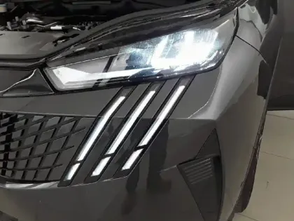 Photo 15 Peugeot 3008  Hybrid 136 e-DCS6