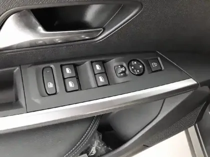 Photo 27 Peugeot 3008  Hybrid 136 e-DCS6