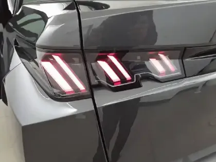 Photo 16 Peugeot 3008  Hybrid 136 e-DCS6