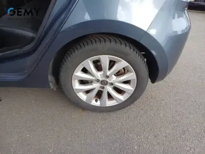 Photo 25 Renault Clio Gén. V (BJA) Ph1 Intens 5