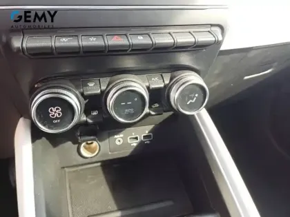 Photo 31 Renault Clio Gén. V (BJA) Ph1 Intens 5