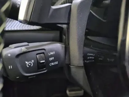 Photo 58 Peugeot 208  Hybrid 110 e-DCS6