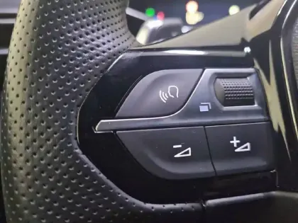 Photo 123 Peugeot 208  Hybrid 110 e-DCS6