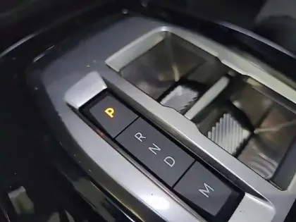 Photo 13 Peugeot 208  Hybrid 110 e-DCS6