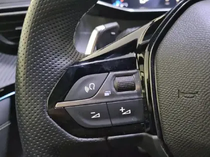 Photo 27 Peugeot 208  Hybrid 110 e-DCS6