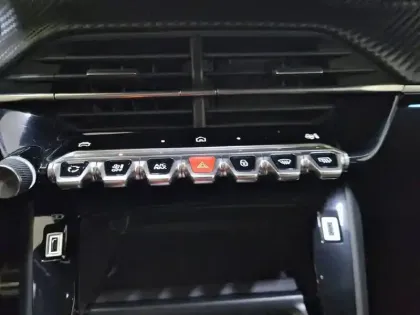 Photo 24 Peugeot 208  Hybrid 110 e-DCS6