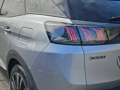 Photo 16 Peugeot 3008  Hybrid 225 e-EAT8