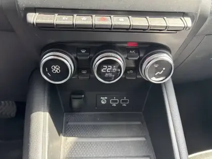 Photo 40 Renault Captur Gén. II (HJB) Ph1 Intens 5