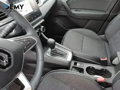 Photo 11 Renault Captur  E-Tech full hybrid 145